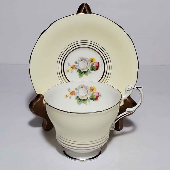 Paragon Teacup and Saucer Yellow Vintage - Picture 10 of 10